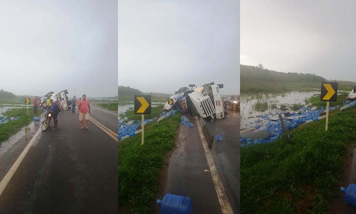 Carga de Scania cai em acostamento de rodovia estadual de Linhares