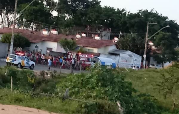 Colisão entre carro e moto com ferido no Santa Cruz