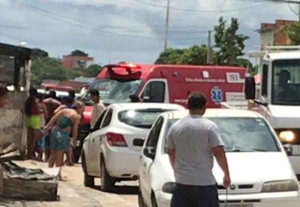 Jovem é morto a tiros, à luz do dia, no bairro Aviso