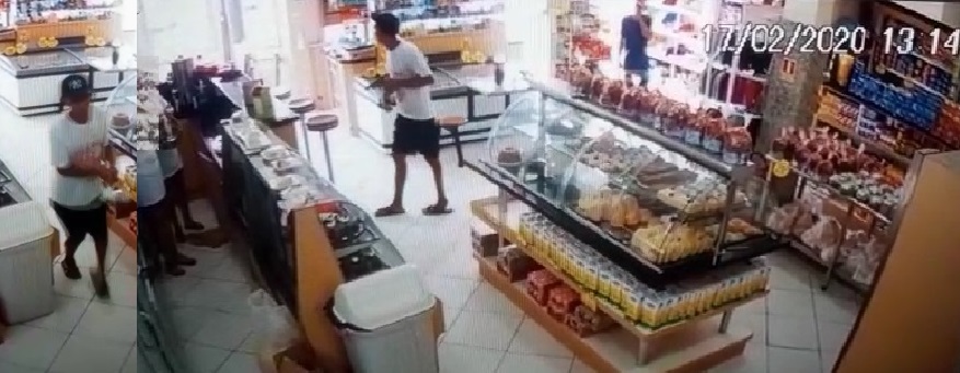 Bandido manco e comparsa assaltam padaria em Sooretama