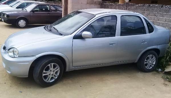 Corsa é furtado em frente ao local de trabalho do dono, no Centro de Linhares