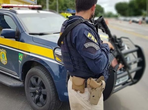 Homem com mandado de prisão em aberto é abordado pela PRF, em Linhares