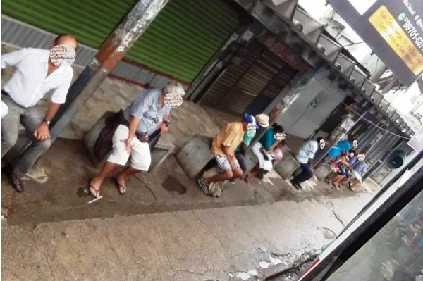Viagem de busão: Idosos ignoram coronavírus em Linhares