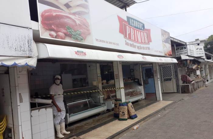 Coronavírus: No Mercado Municipal, açougues funcionam e tem até entrega de carne em casa
