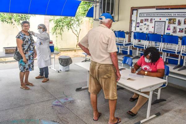 Mais de 6 mil idosos no primeiro dia de vacinação contra a gripe em Linhares