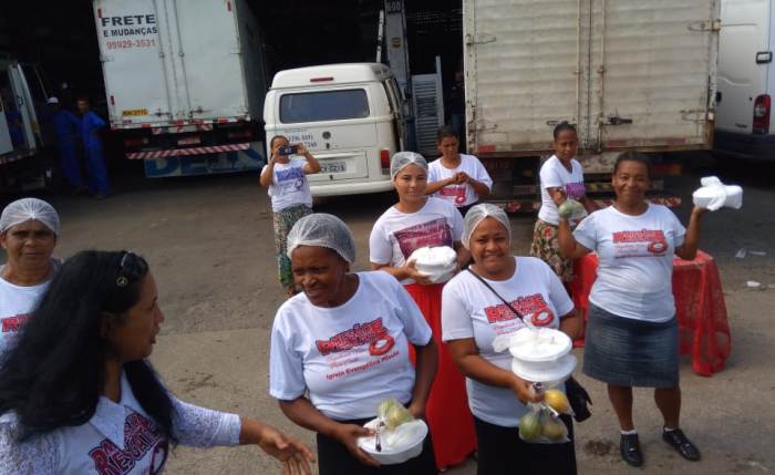 Não tem preço, diz caminhoneiro de Linhares ao ganhar almoço de voluntárias