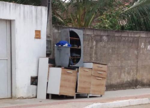 Moradora se revolta com atitudes sobre entulhos no Planalto 2