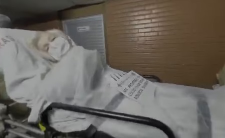 Curada de Covid-19: Imagens de Dona Maria deixando o hospital emocionam