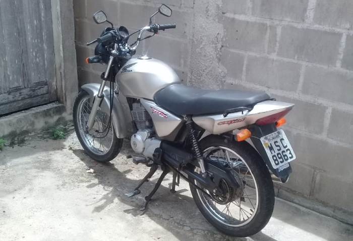 Promotor de vendas tem moto furtada no BNH