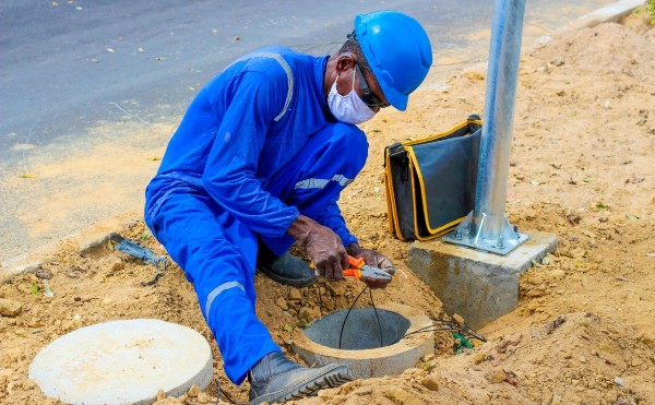 Shell: Avenida terá mais 50 novas luminárias. R$ 2.823.563,17 são investidos em melhorias para a região