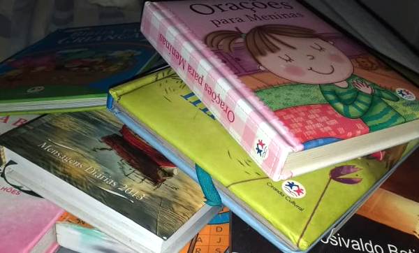 Moradora pede ajuda para criar biblioteca em comunidade carente de Linhares