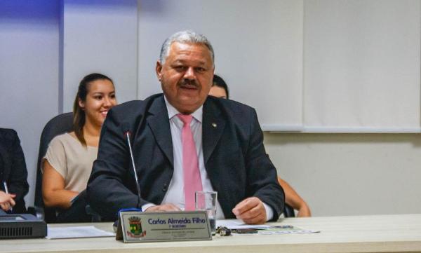 Vereador Carlos Almeida sofre infarto e vai parar na UTI