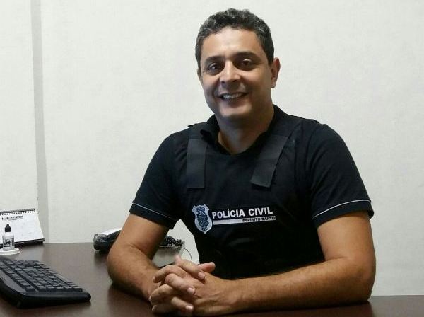 Delegado vai detalhar fatos curiosos em livro de contos policiais