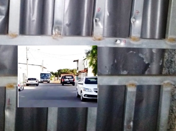 Perícia atua em casa invadida por homens mascarados no Movelar