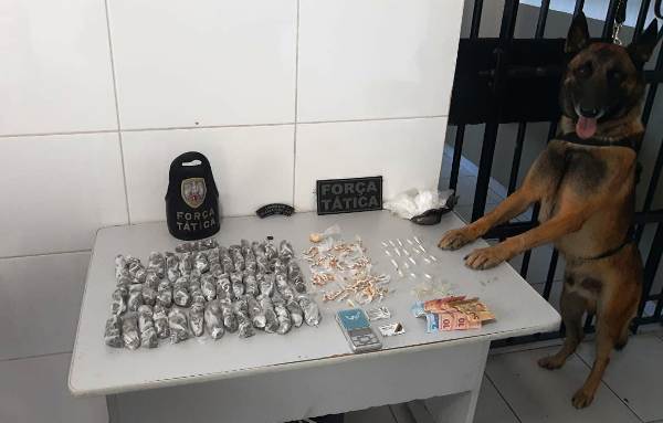 BDM: Casa tomada pelo tráfico é alvo de apreensão de drogas no Santa Cruz