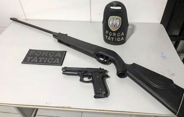 Força Tática: Simulacro e espingarda apreendidos no Aviso