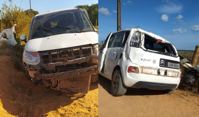 Carro capota na Estrada de Regência