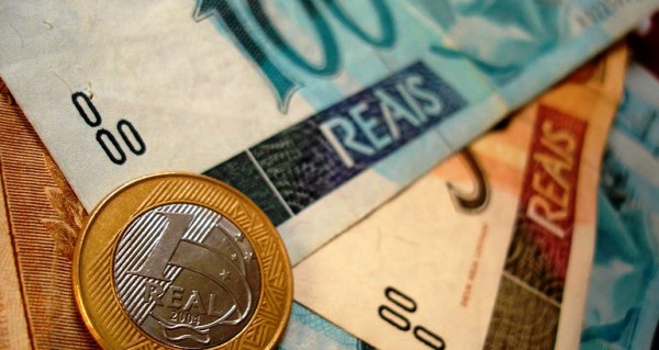 Projeto de educação financeira orienta famílias na organização de orçamento