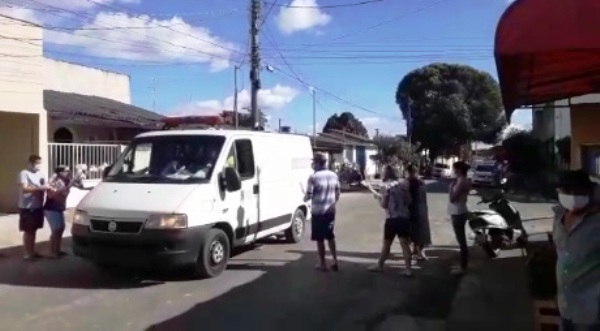 Linhares ultrapassa 1000 casos de Covid-19. Familiares se desesperam no adeus sem velório à mais uma vítima