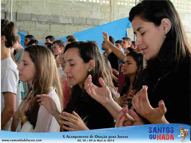 Cenas e depoimentos do X Acampamento de Oração “Santos ou Nada”