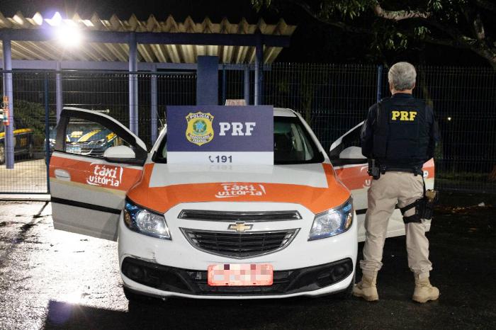 Bandidos roubam táxi em Vitória e acabam presos pela PRF em Linhares