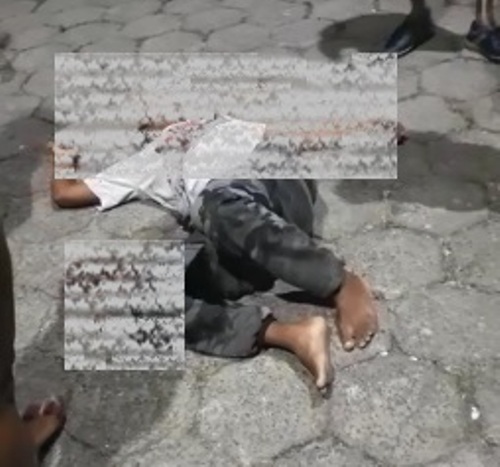 Baleado vira de um lado para outro em via pública a espera de socorro no Aviso