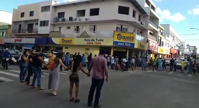 Comerciante fazem manifesto no Centro de Linhares