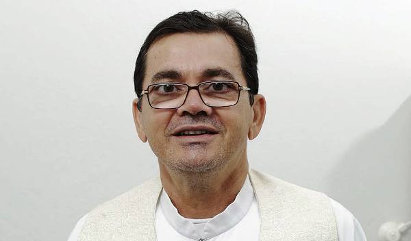 Padre Maurício testa positivo para Covid-19
