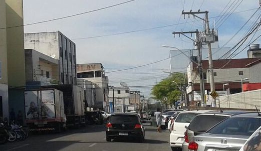Ladrão quebra forro de bar e pratica furto no Centro de Linhares