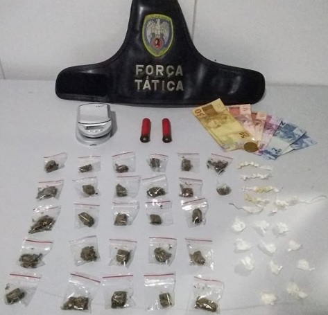 Força Tática apreende drogas e adolescente no Nova Esperança.