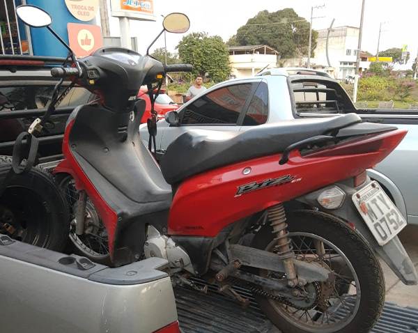 Mulher é rendida em casa e tem moto roubada no Planalto