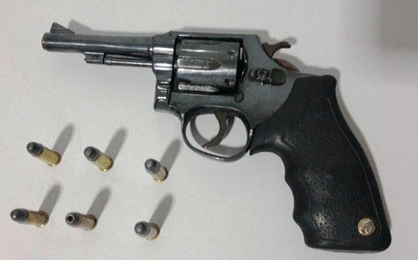 Um detido e arma de fogo apreendida na Vila Isabel