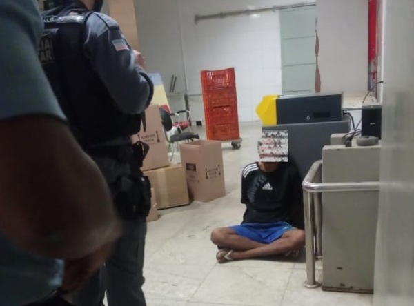 Homem é flagrado praticando furto em Supermercado de Linhares