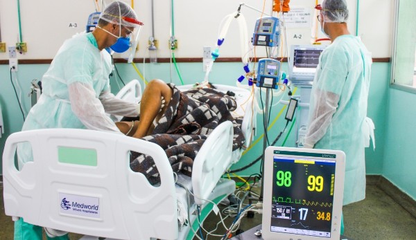 Prefeitura de Linhares oferece atendimento de fisioterapia na recuperação de pacientes com Covid na UTI do HGL 