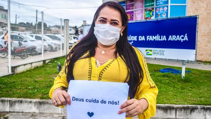Bênção! Técnica de Enfermagem de Linhares retorna ao trabalho após ser curada da Covid-19