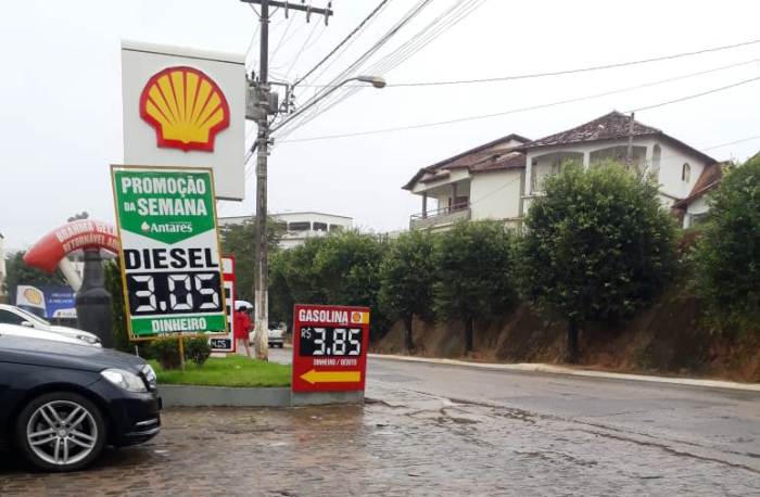 Leitor fotografa preço de gasolina em Rio Bananal