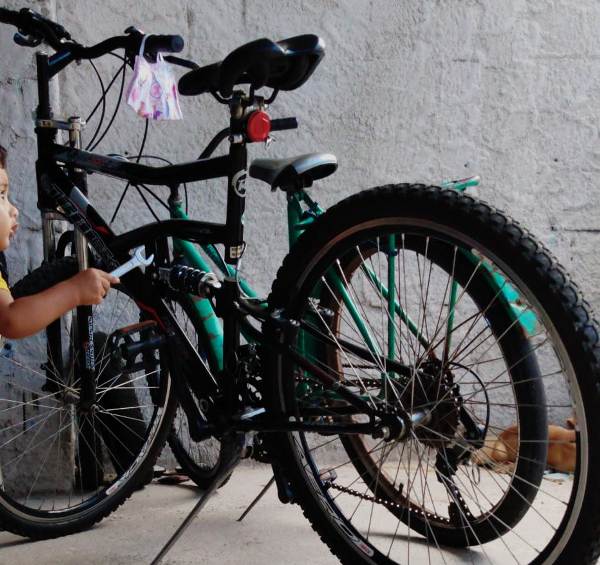 Ladrão furta bikes no Planalto. Nosso único meio de transporte, diz vítima