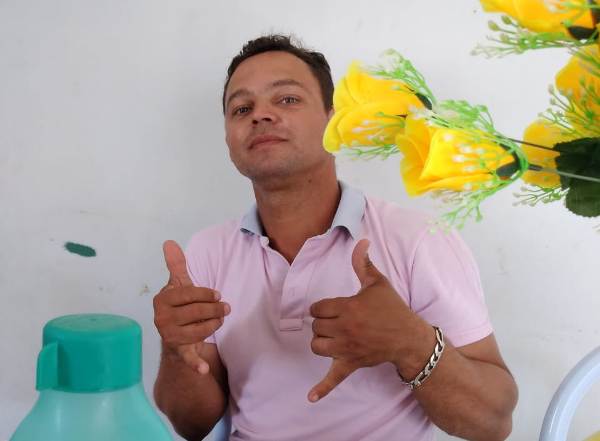 Esposa aliviada: Marido já está em casa