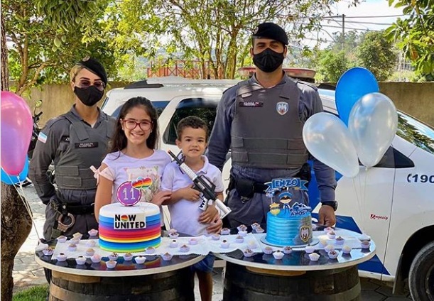 Foto destaque do começo da semana: As crianças e a Polícia Militar