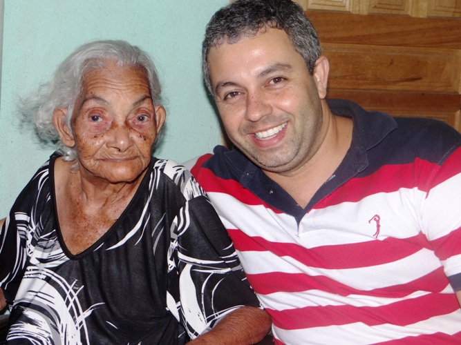 Vovó centenária é ‘descoberta’ por empresário. “É bênção de Deus”, diz ele