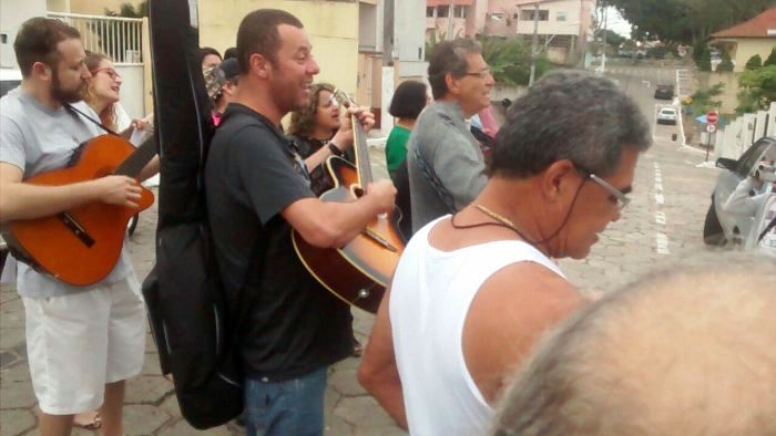 Aniversário de Linhares: Alvorada é transformada em Carrorada puxada pelo Trio Fubica