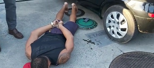 Mandado: PC cerca veículo e Pudim é preso em posto de gasolina, em Linhares