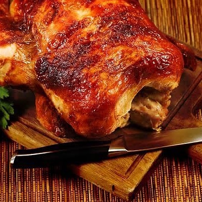 Domingou! Frango assado na sua casa para almoço com a família. Peça agora!