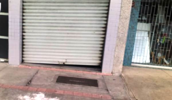 Arrombamentos: Loja arrombada no BNH, porta de aço forçada no Centro de Linhares