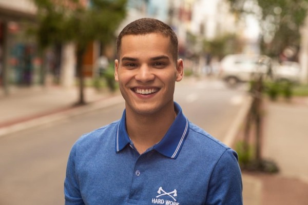 Pré-candidato jovem quer novas soluções para Linhares