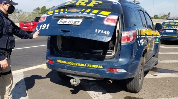Em Linhares: PRF prende três homens por porte de droga na BR 101