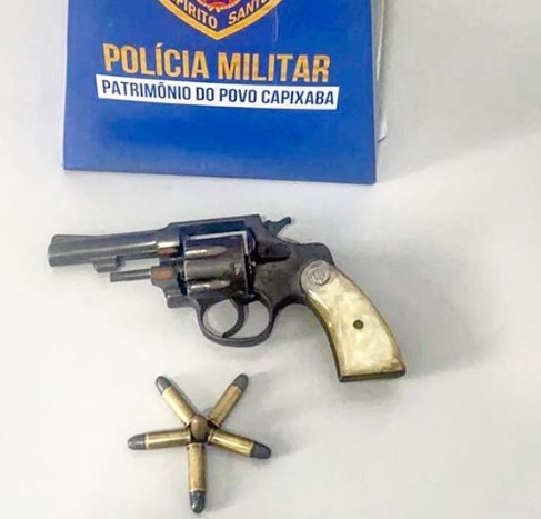 PM aborda motociclista e apreende revólver municiado no interior de Linhares