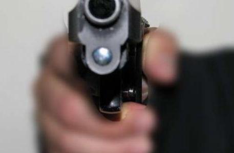 Centro: Mulher é abordada por assaltantes ao estacionar carro na garagem de casa
