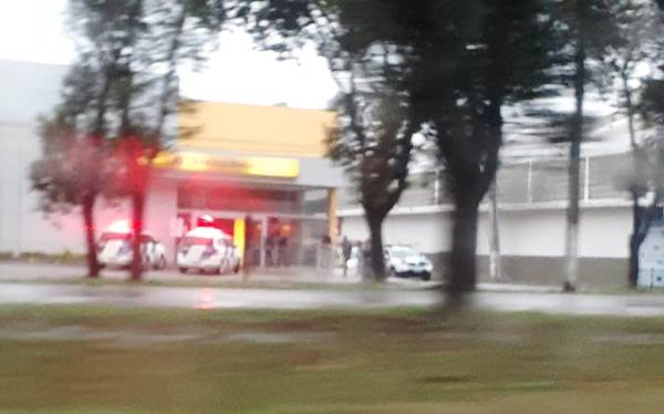 Viaturas da PM são chamadas à agência bancária de Linhares