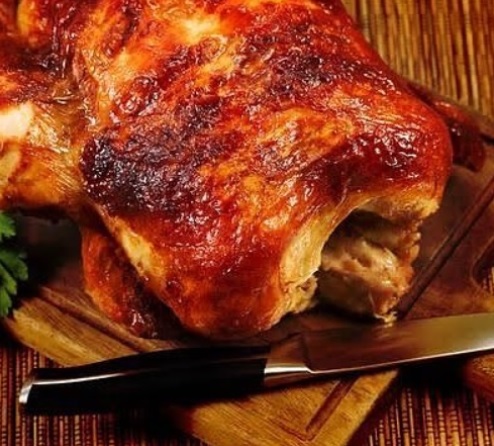 Domingou! Peça e receba em casa seu frango assado agora, para o almoço da família